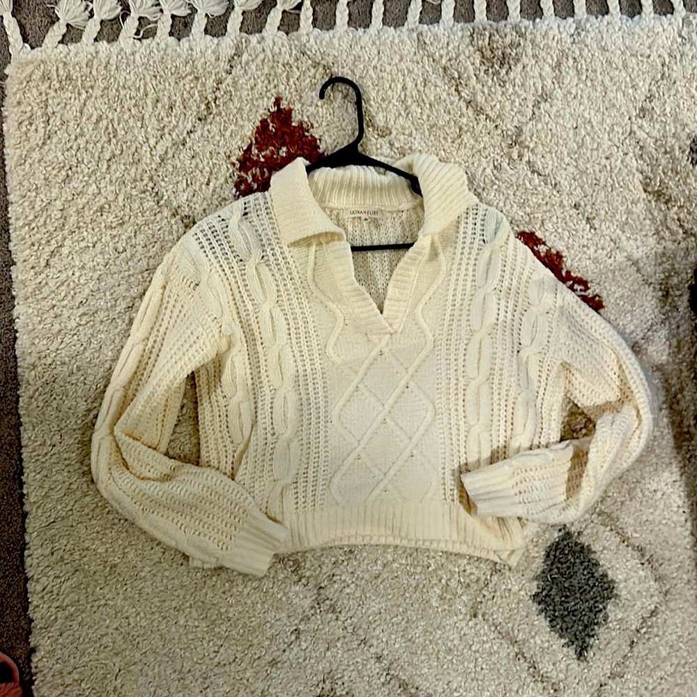 Ultra flirt cable knit collared sweater size small